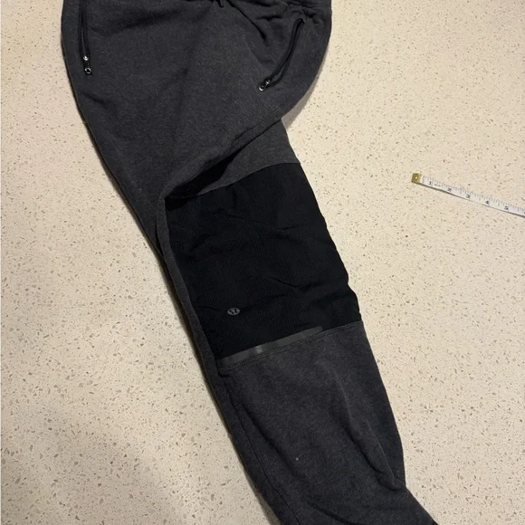 Lululemon Men Small Grey/Black Joggers tailored